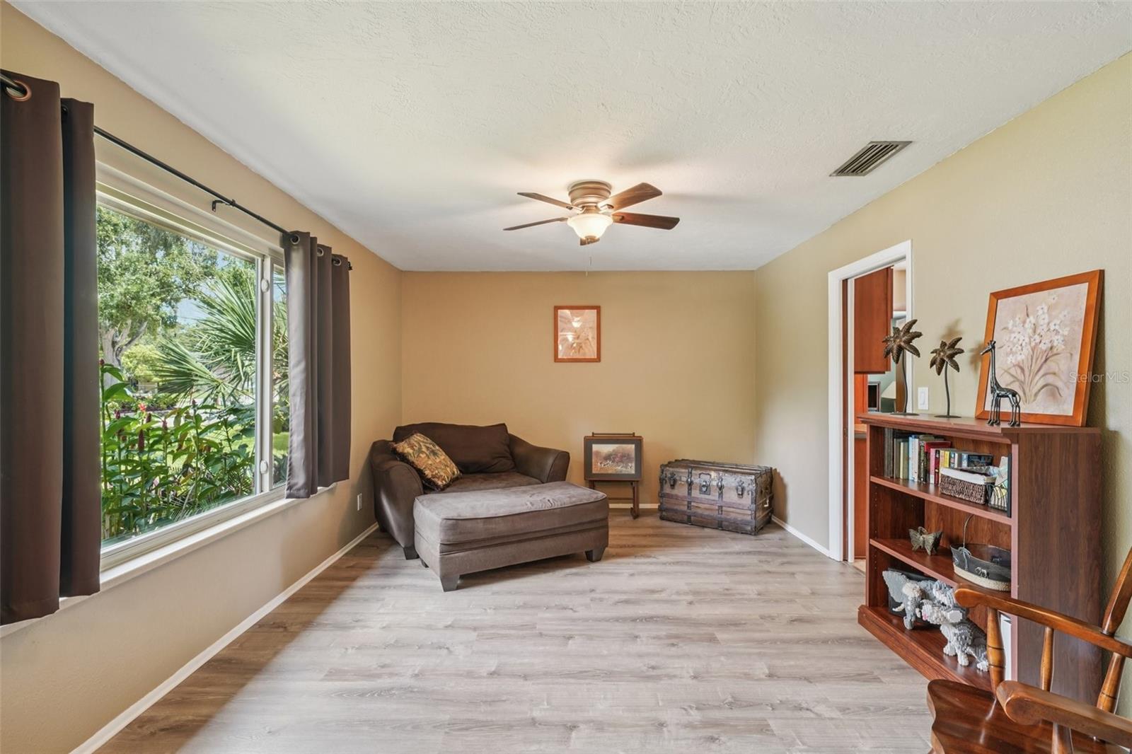 Image 4 of 32 For 1424 Rosetree Court