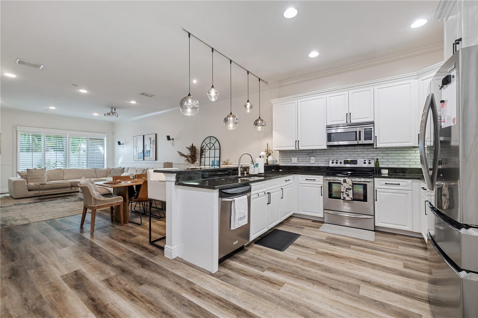Image 2 of 28 For 3102 El Prado Boulevard 2