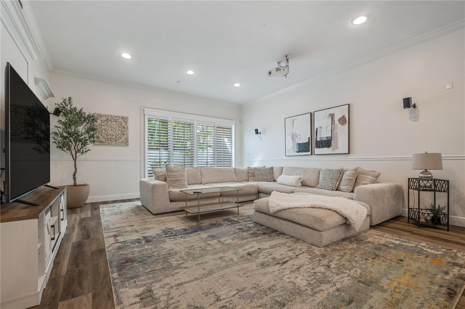 Image 7 of 28 For 3102 El Prado Boulevard 2