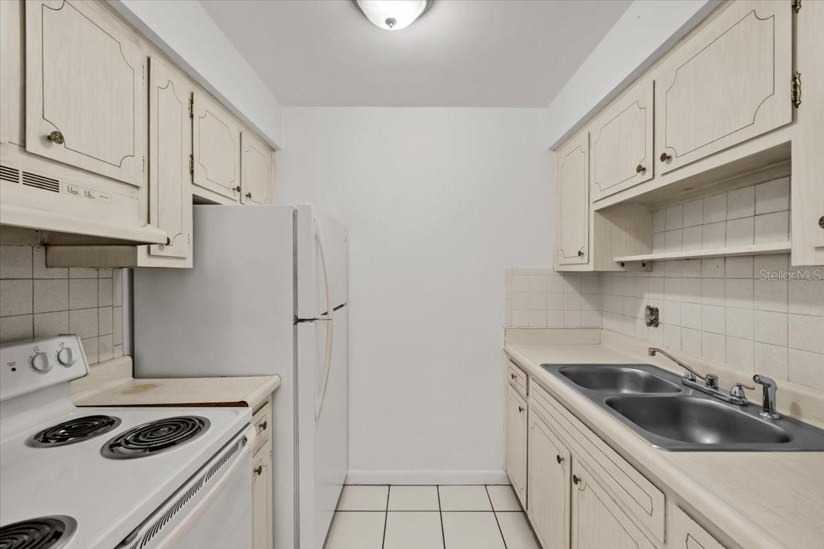 Image 11 of 22 For 2353 Shelley Street 5