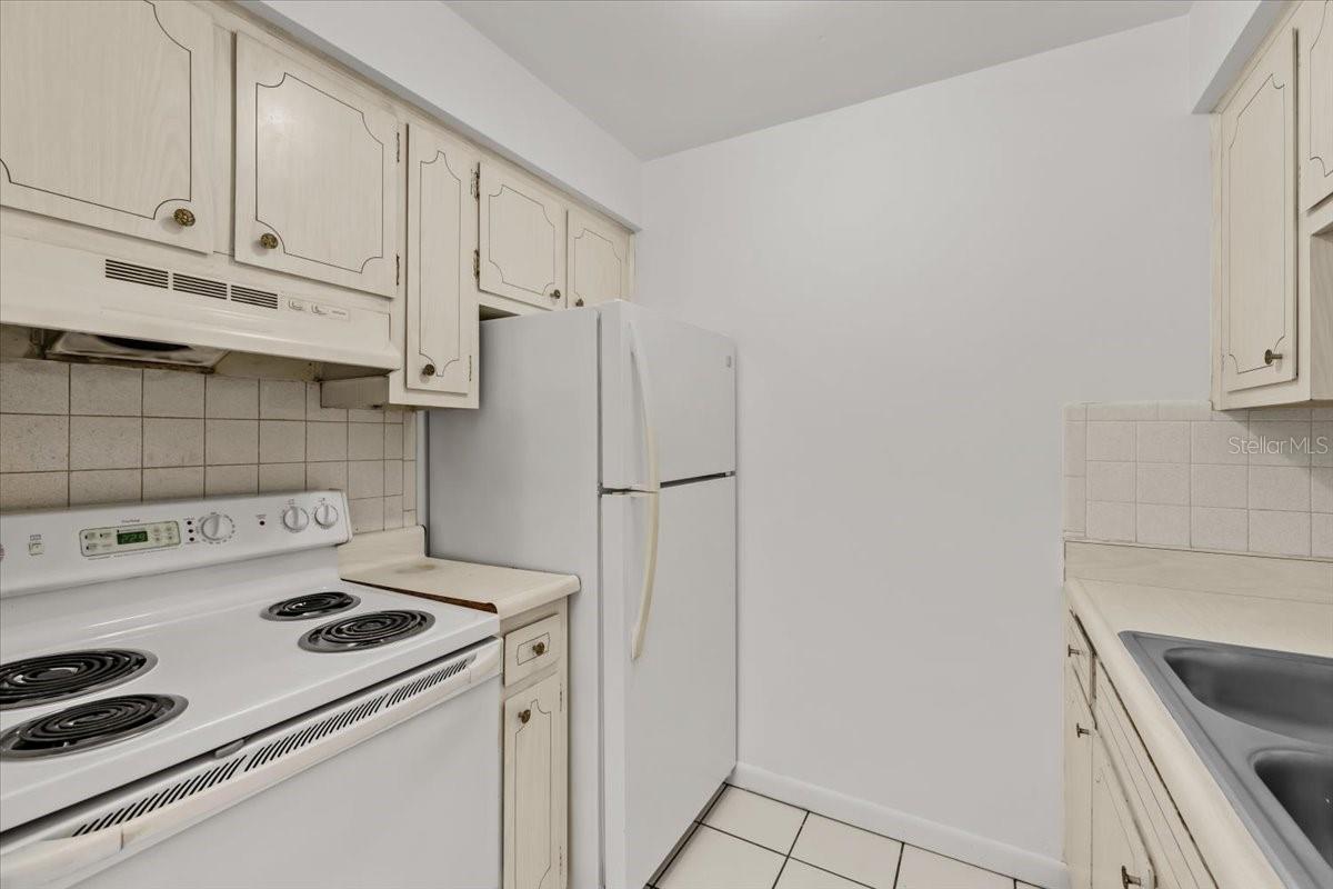 Image 13 of 22 For 2353 Shelley Street 5