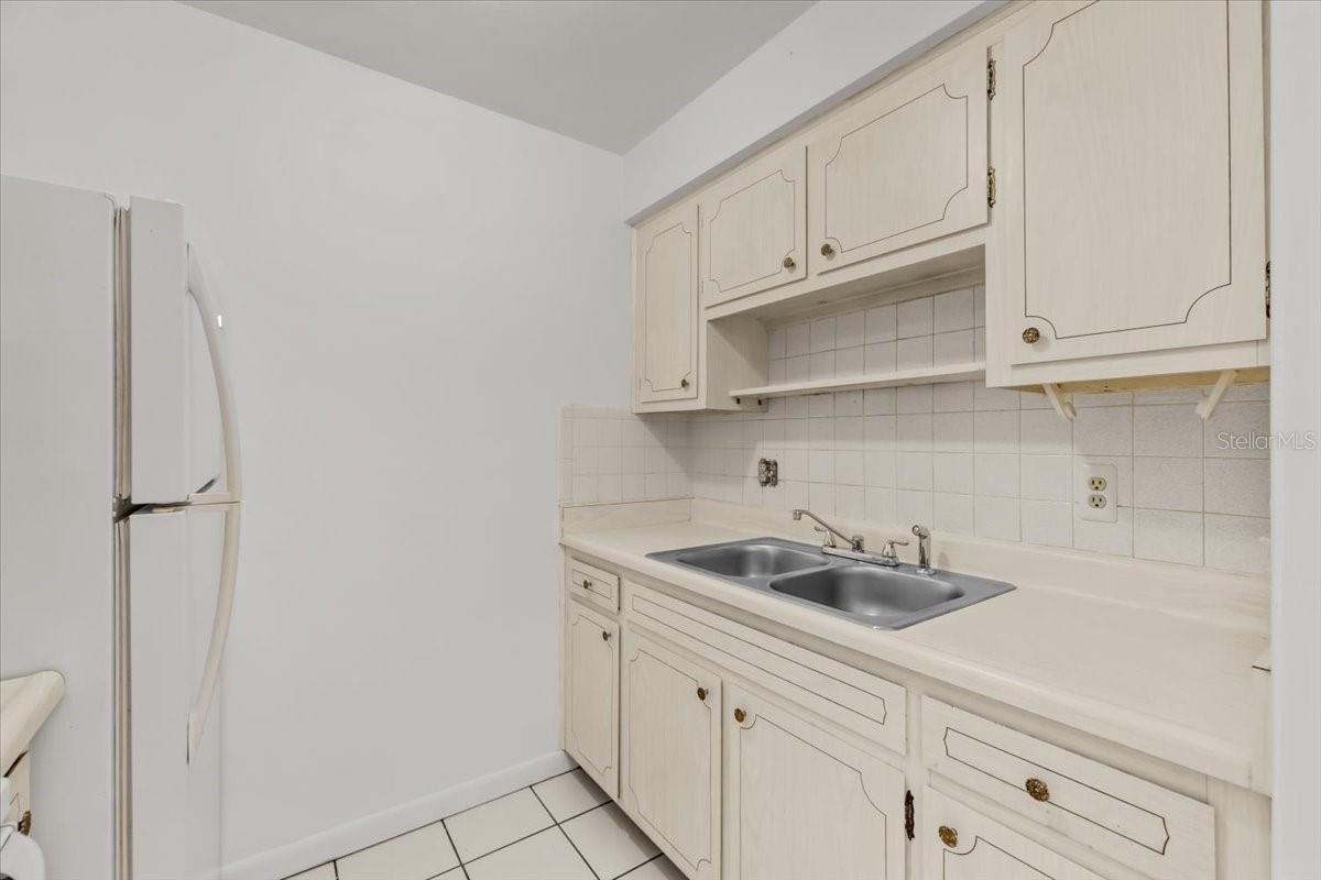Image 14 of 22 For 2353 Shelley Street 5