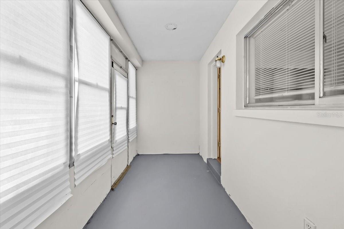 Image 21 of 22 For 2353 Shelley Street 5