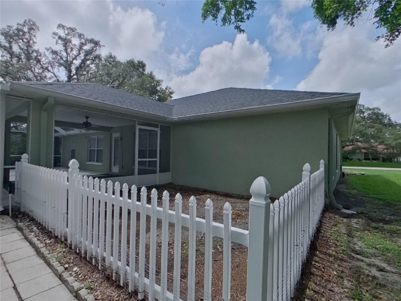 Listing photo id 12 for 2334 Danforth Road
