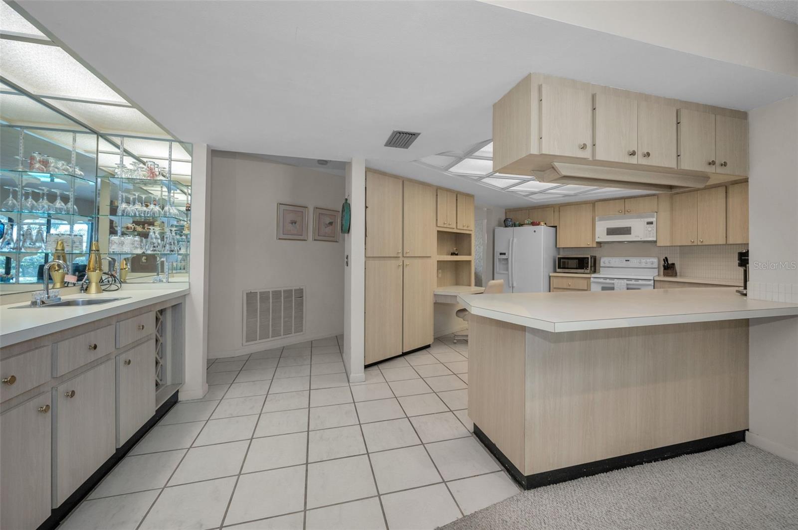 Listing photo id 9 for 3105 Wesson Way