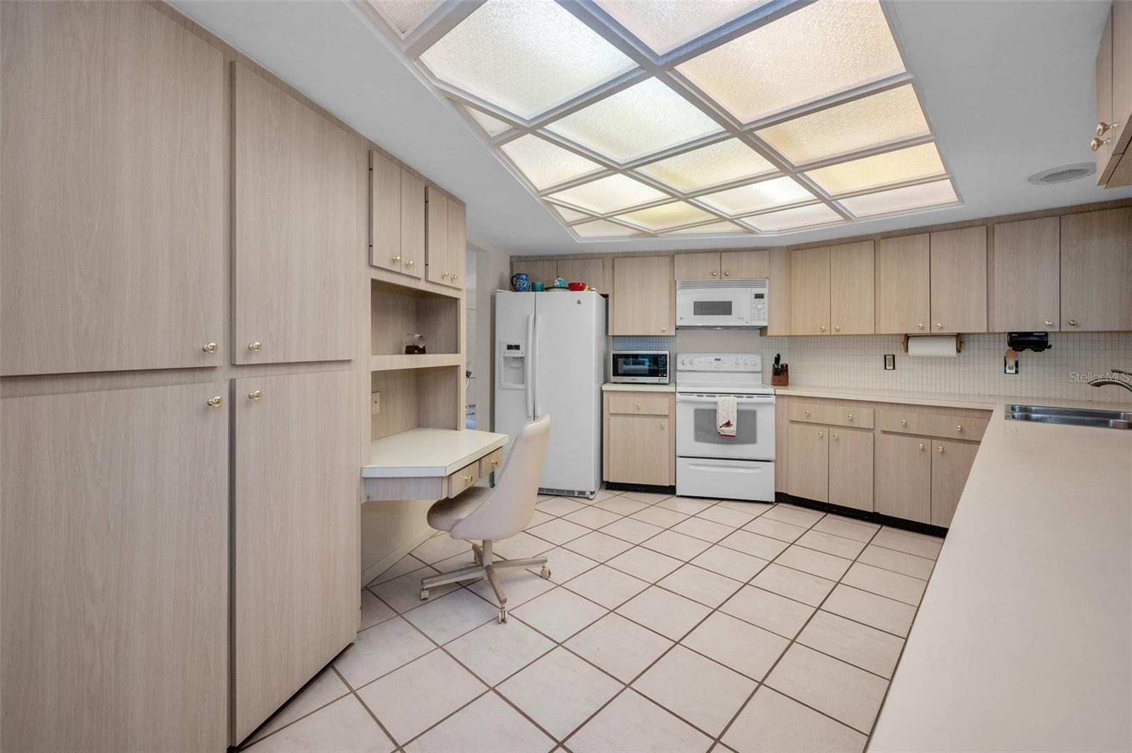 Listing photo id 10 for 3105 Wesson Way