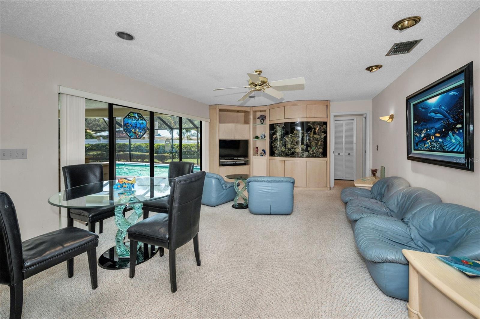 Listing photo id 13 for 3105 Wesson Way