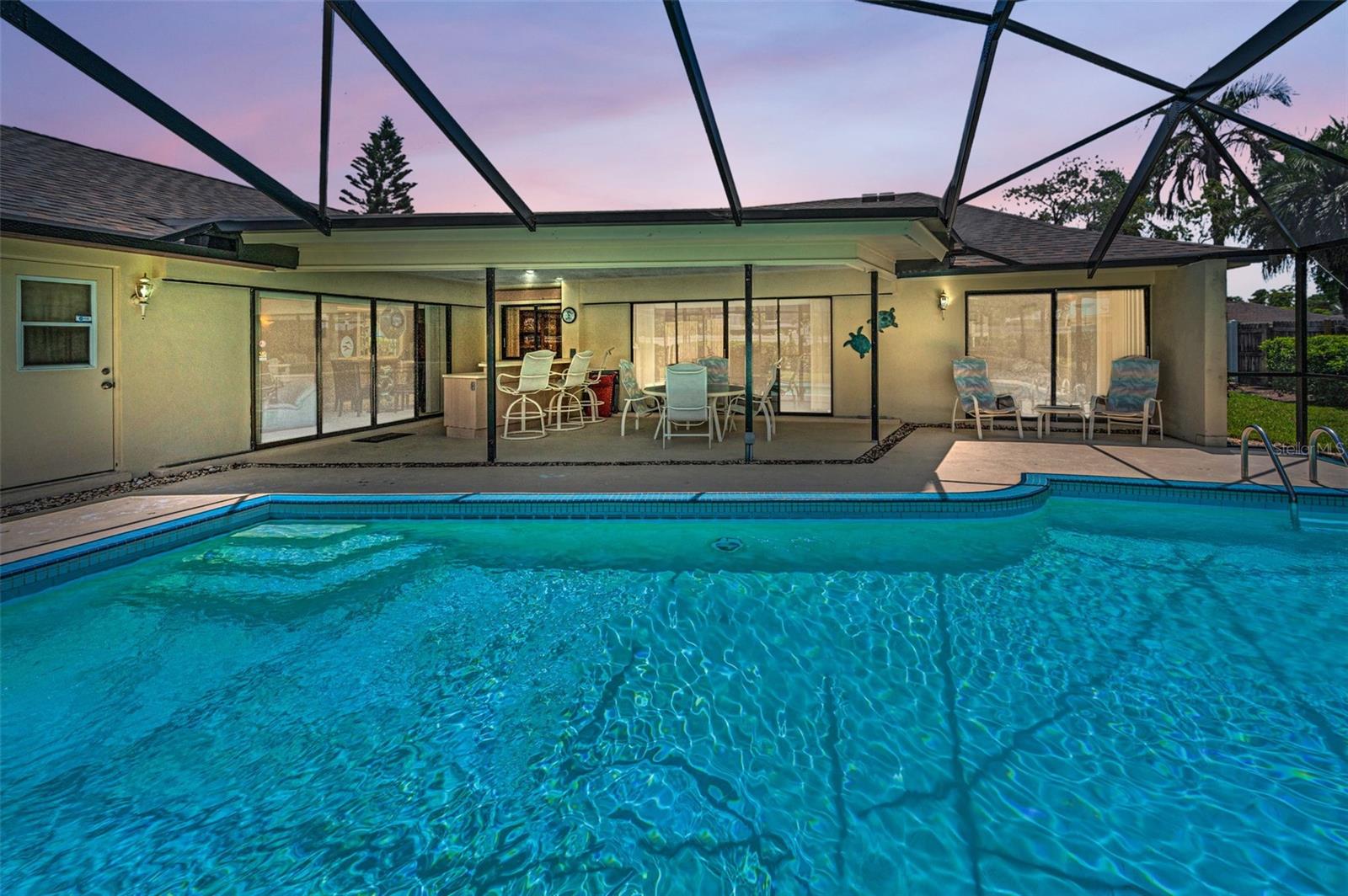 Listing photo id 0 for 3105 Wesson Way