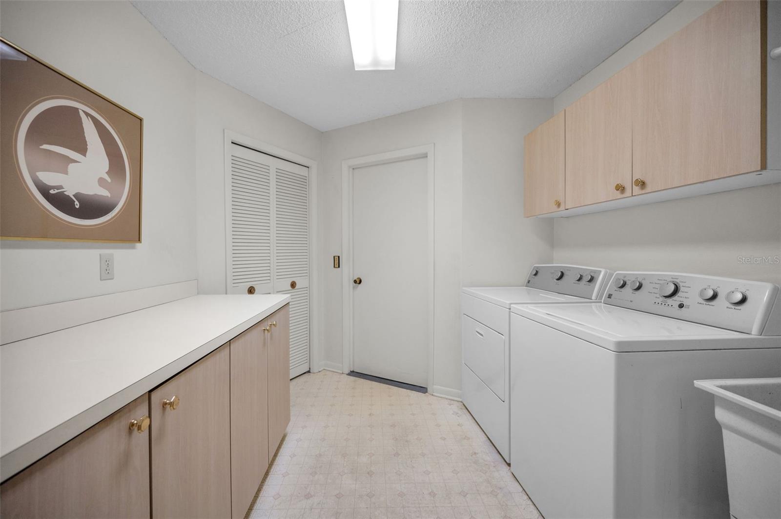 Listing photo id 25 for 3105 Wesson Way