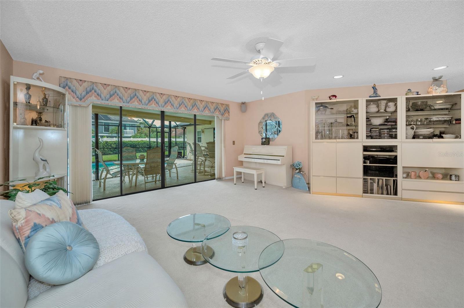 Listing photo id 6 for 3105 Wesson Way