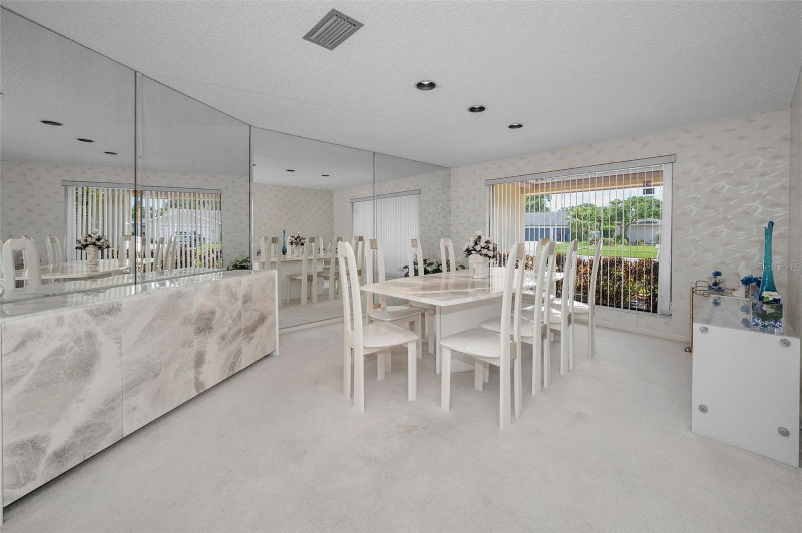 Listing photo id 7 for 3105 Wesson Way
