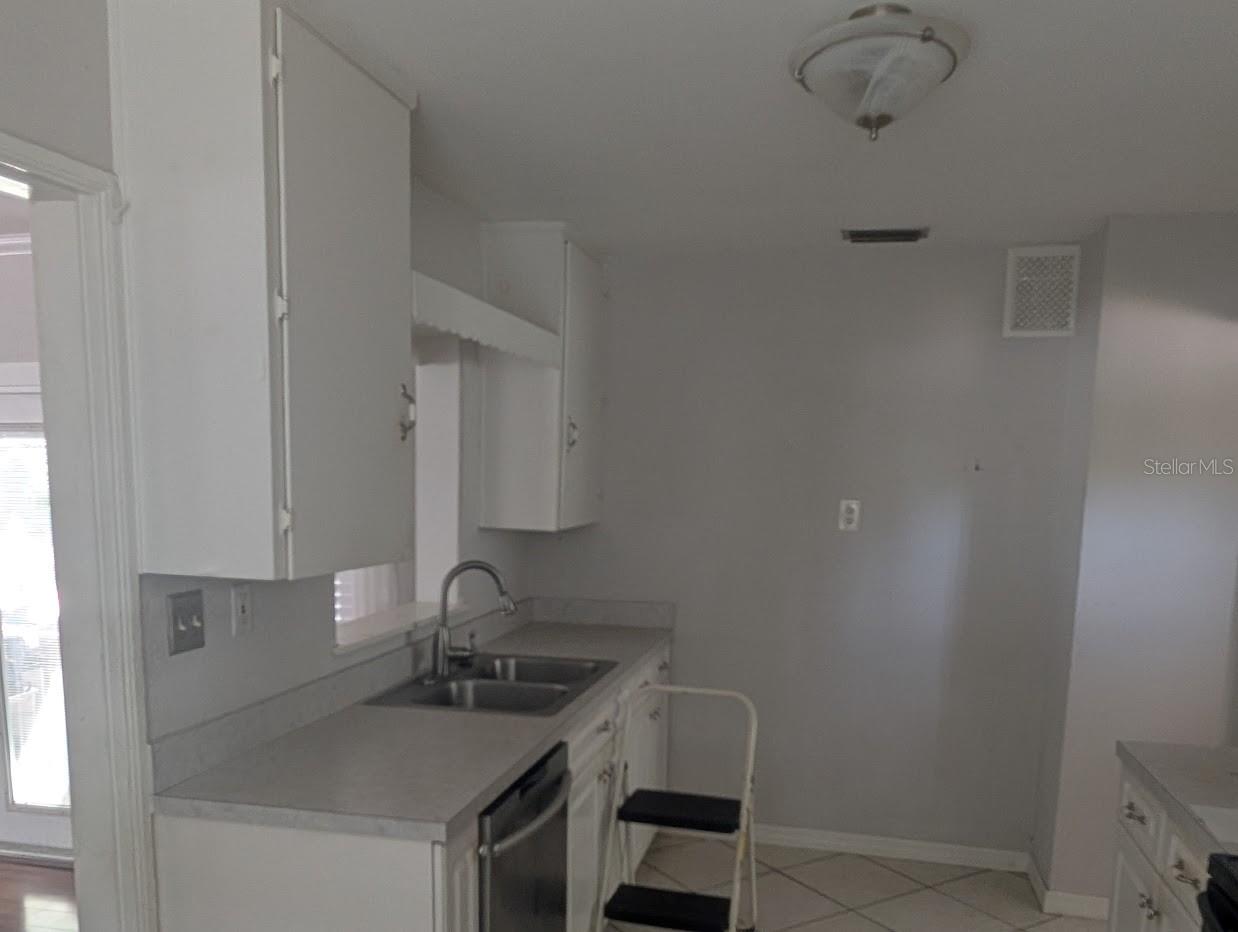 Image 6 of 14 For 1830 58th Street S