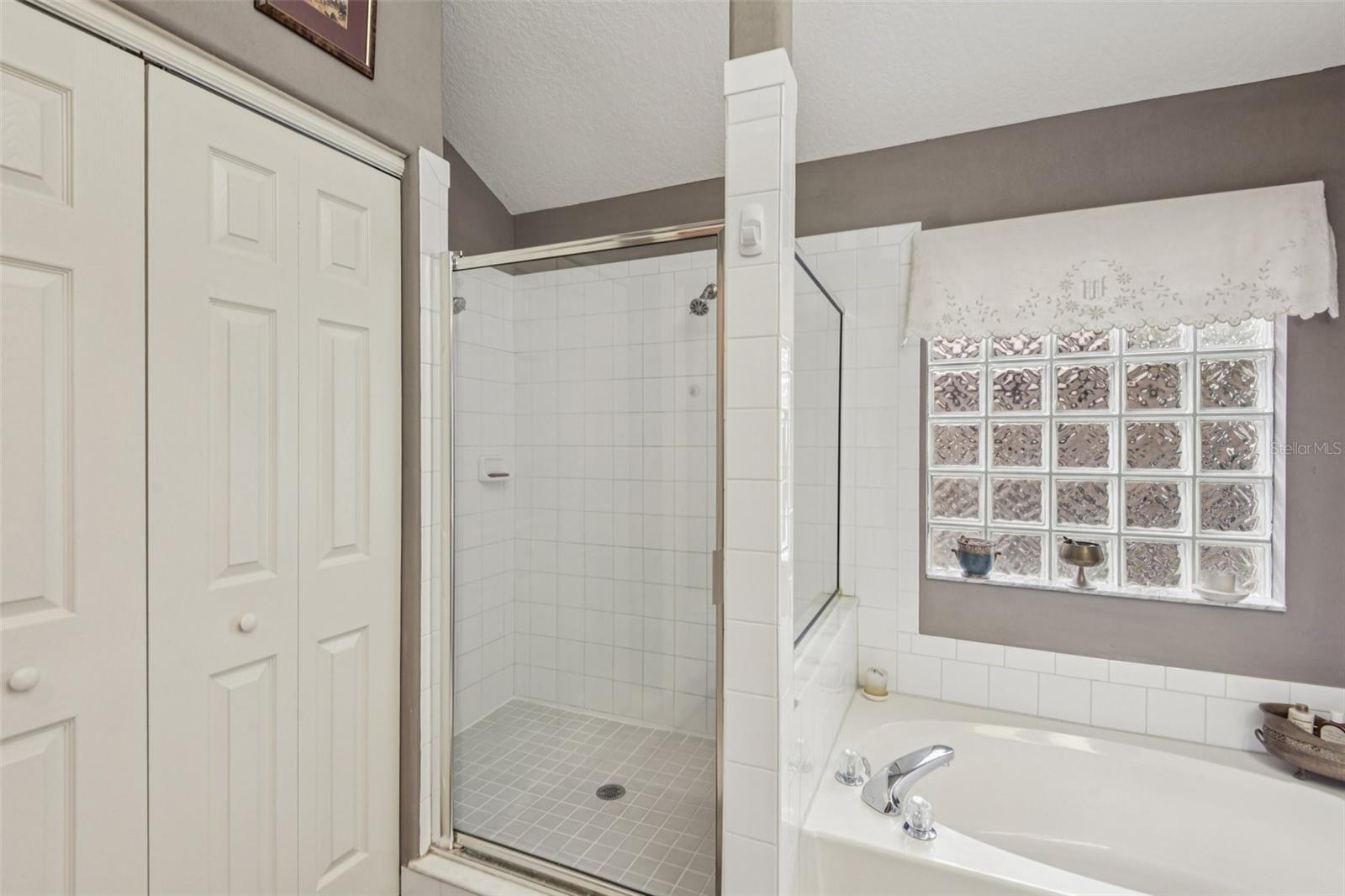 Listing photo id 11 for 18928 Place Marquette