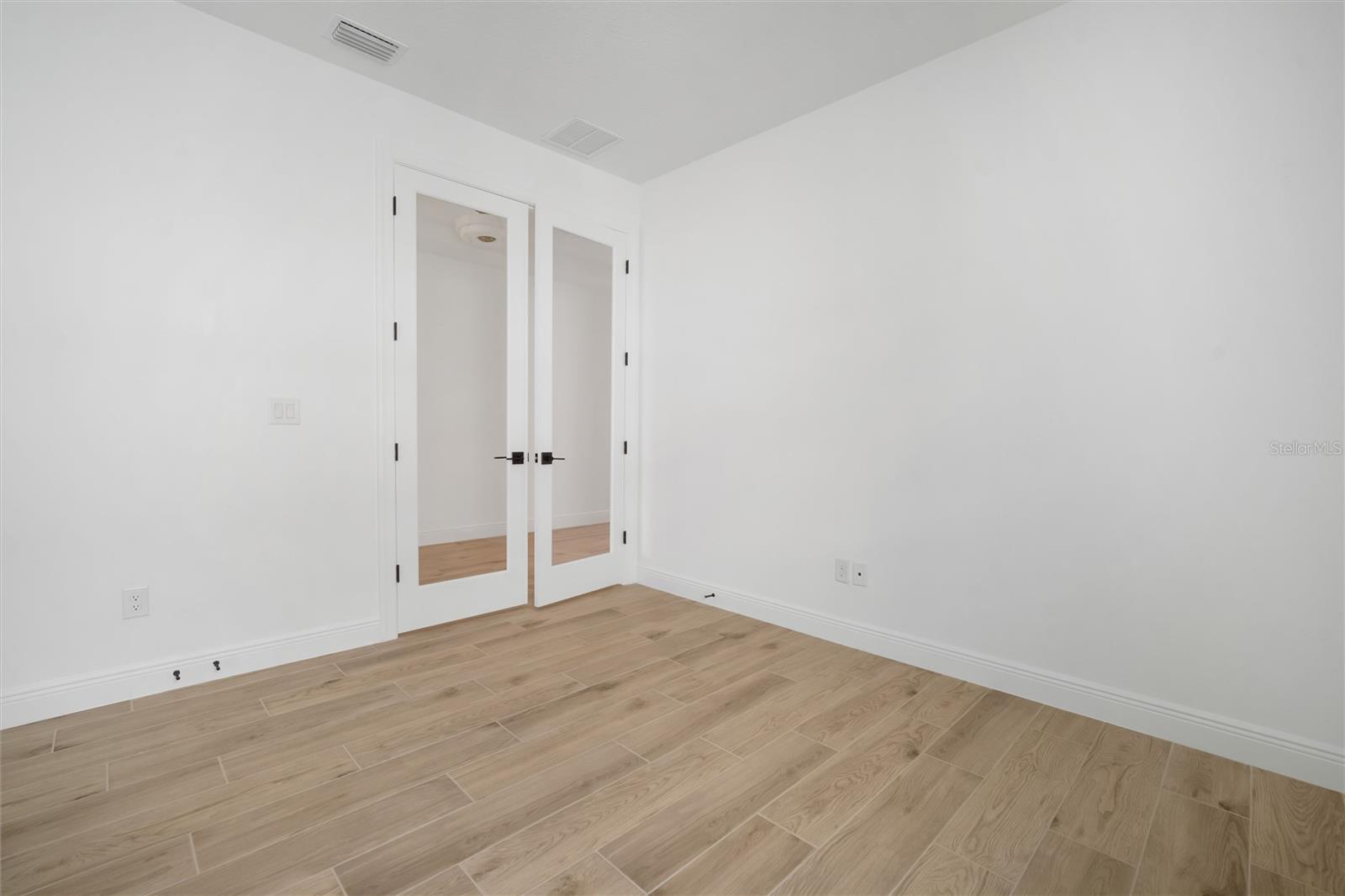 Image 22 of 27 For 2951 Stewart Creek Circle