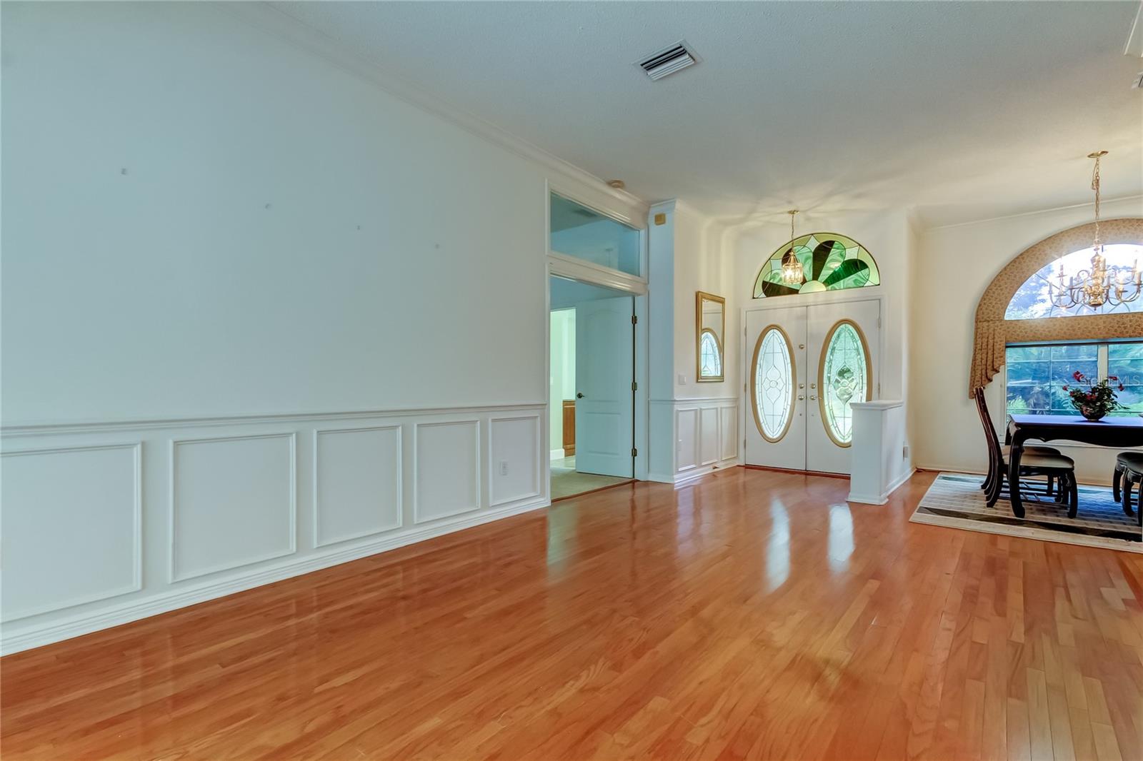 Listing photo id 9 for 2379 Azalea Drive