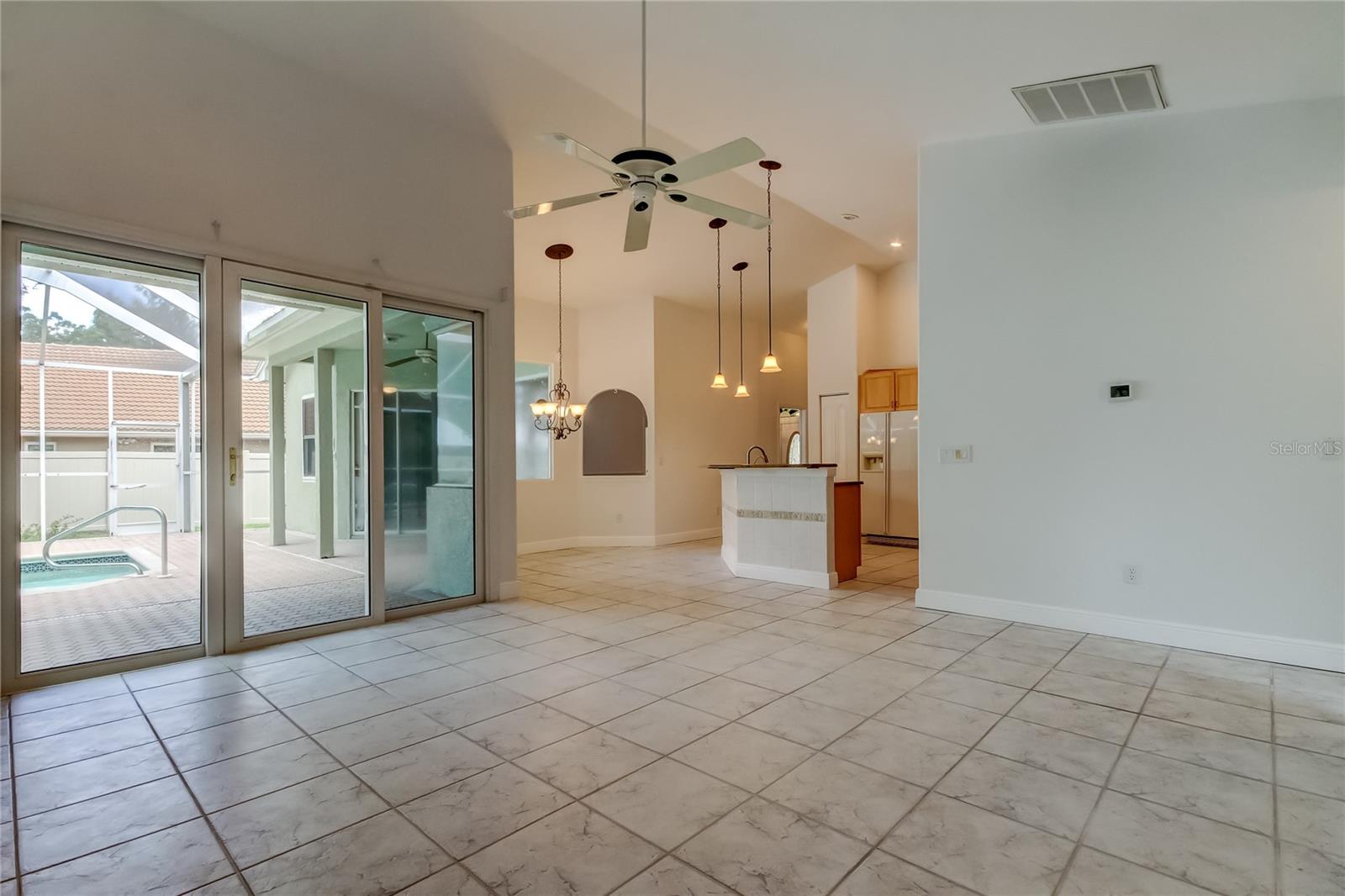 Listing photo id 11 for 2379 Azalea Drive