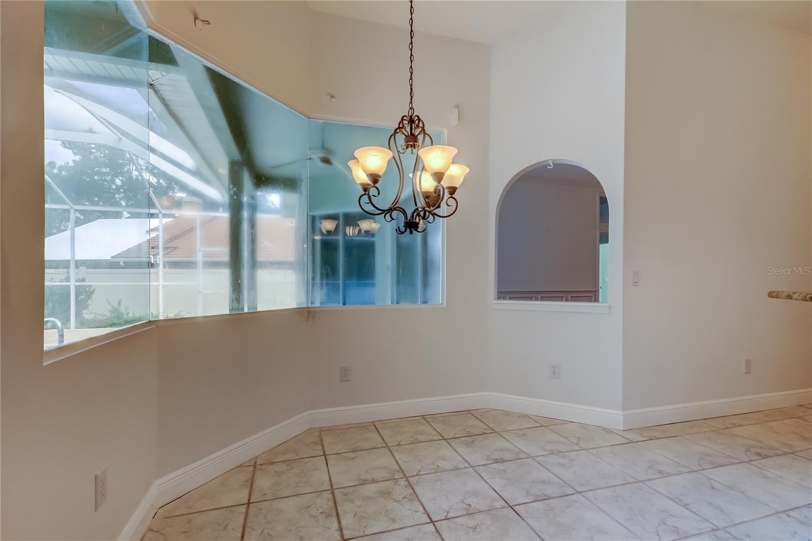 Listing photo id 14 for 2379 Azalea Drive