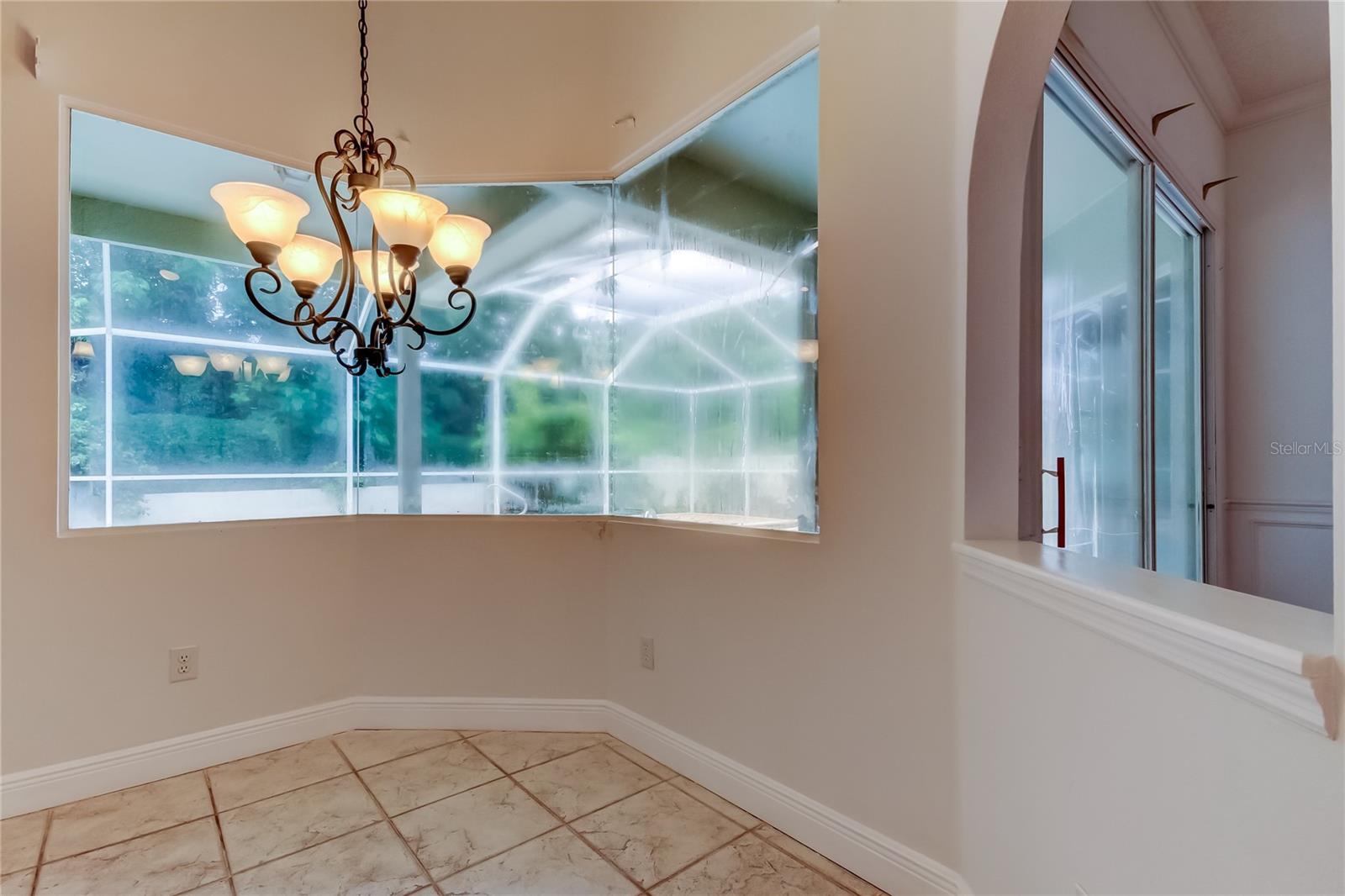 Listing photo id 15 for 2379 Azalea Drive