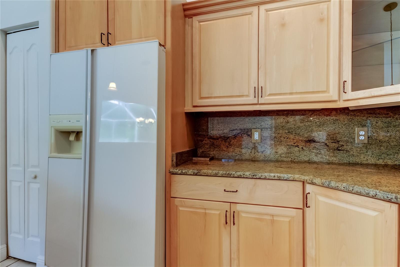 Listing photo id 23 for 2379 Azalea Drive
