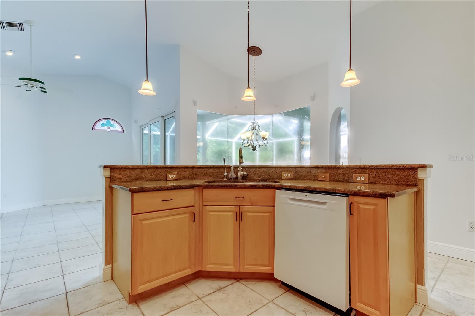 Listing photo id 25 for 2379 Azalea Drive