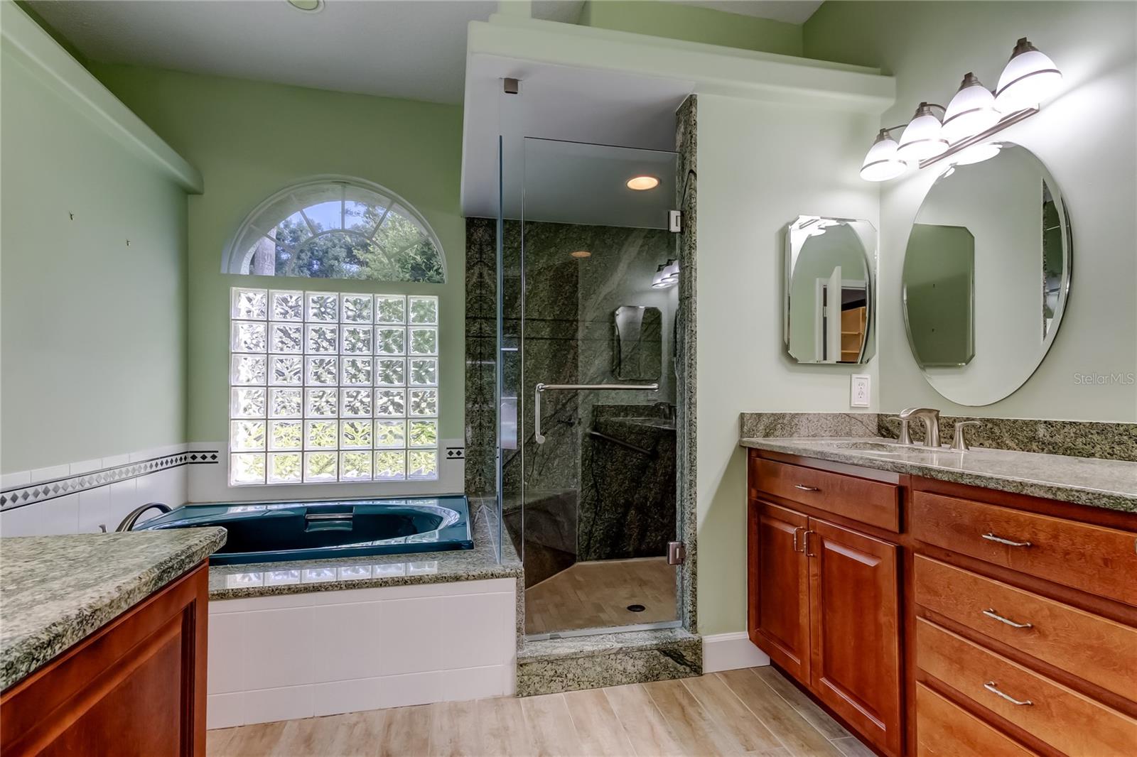 Listing photo id 31 for 2379 Azalea Drive
