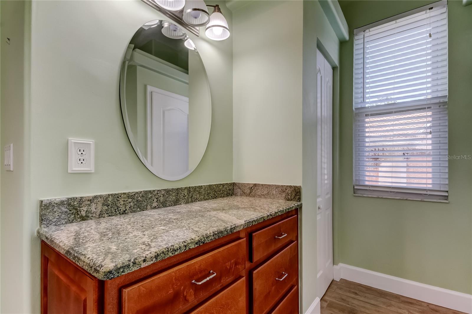 Listing photo id 33 for 2379 Azalea Drive