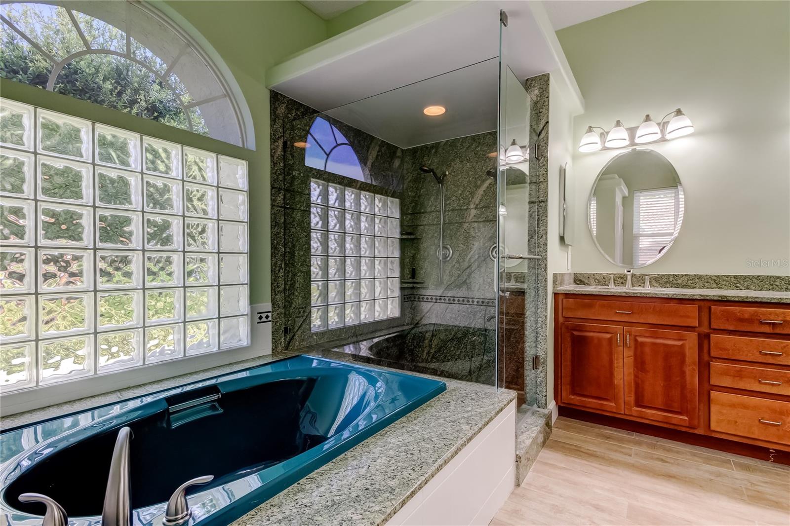 Listing photo id 35 for 2379 Azalea Drive
