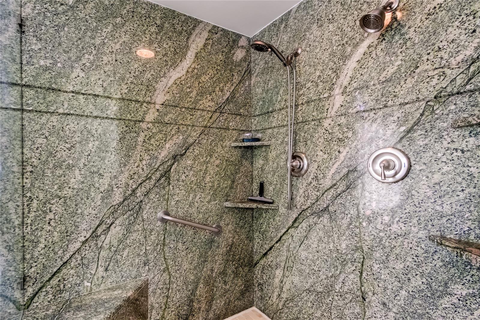Listing photo id 36 for 2379 Azalea Drive