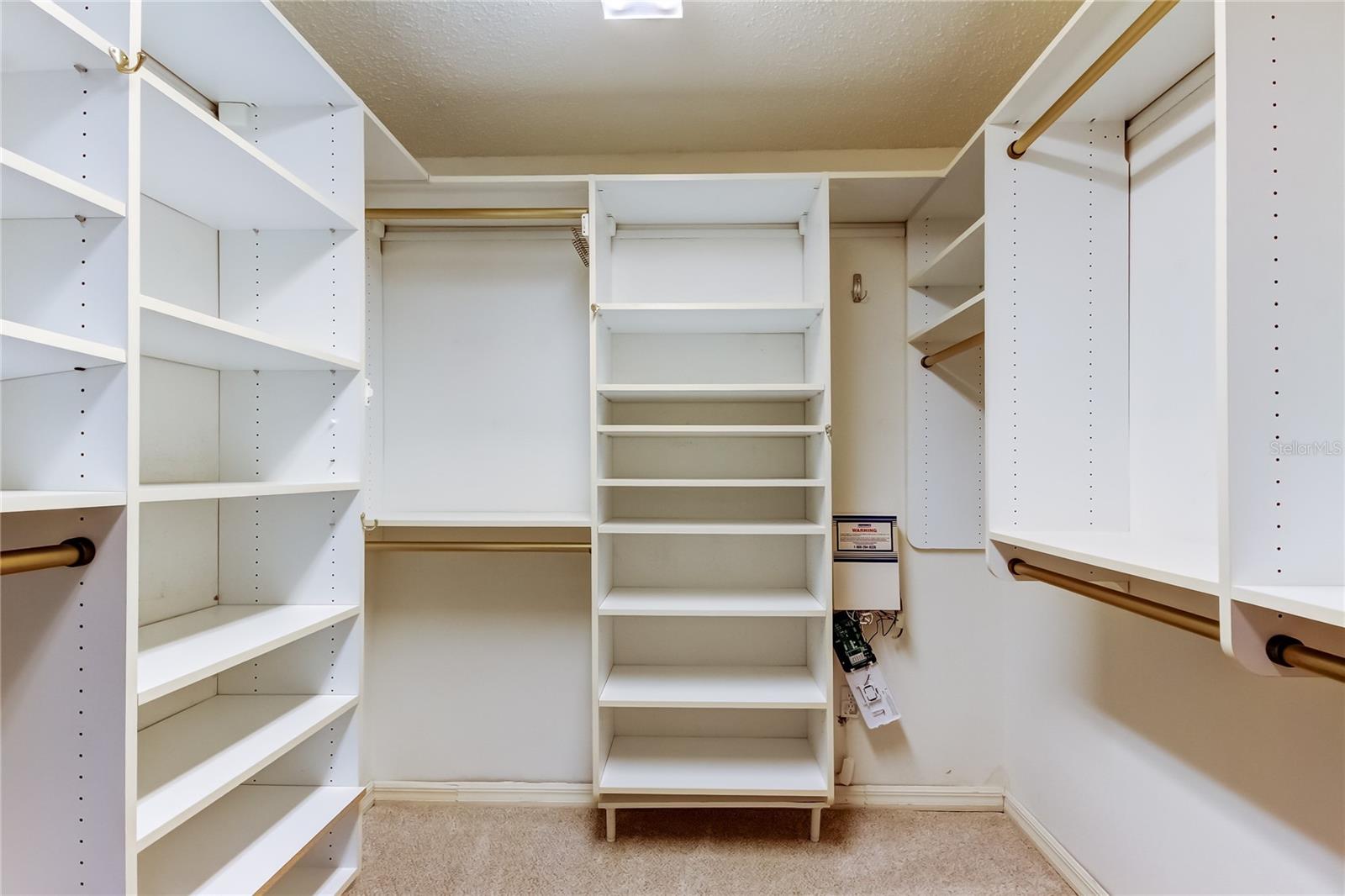 Listing photo id 37 for 2379 Azalea Drive