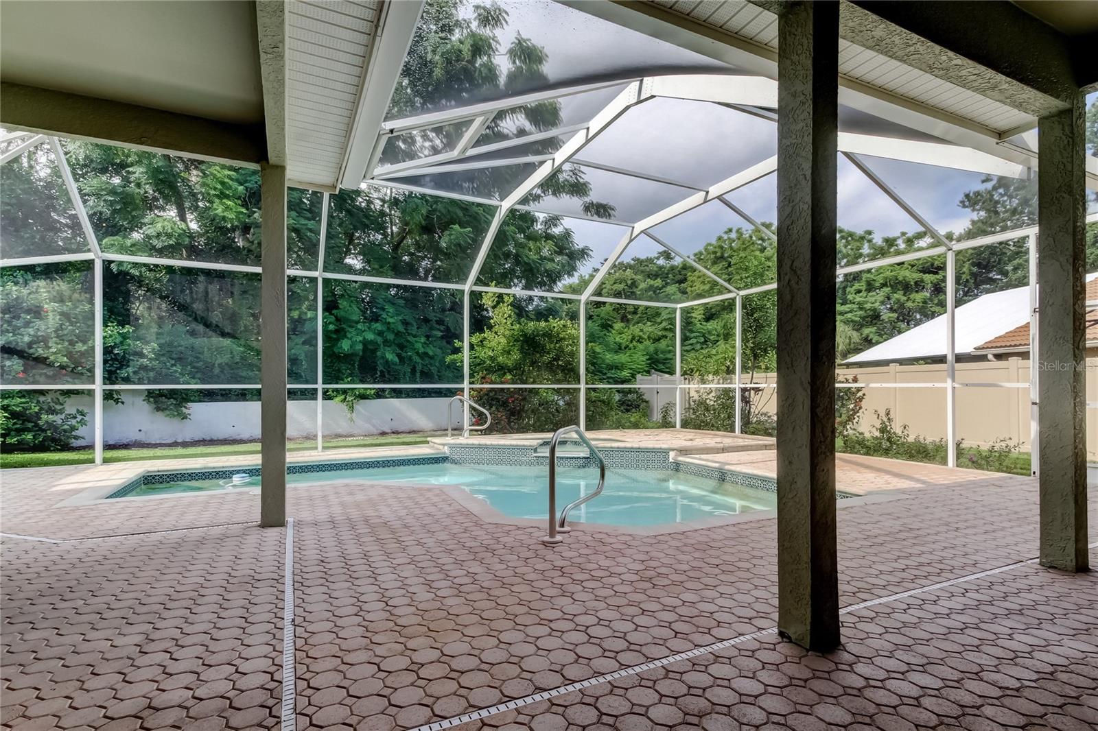 Listing photo id 39 for 2379 Azalea Drive