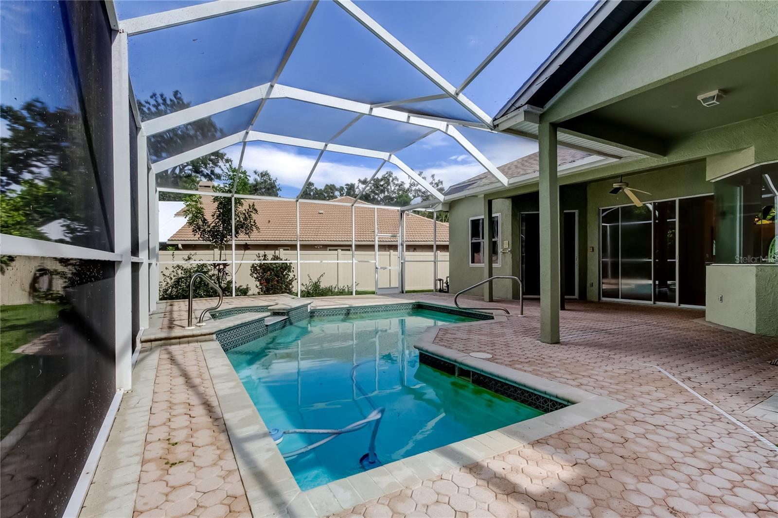 Listing photo id 43 for 2379 Azalea Drive