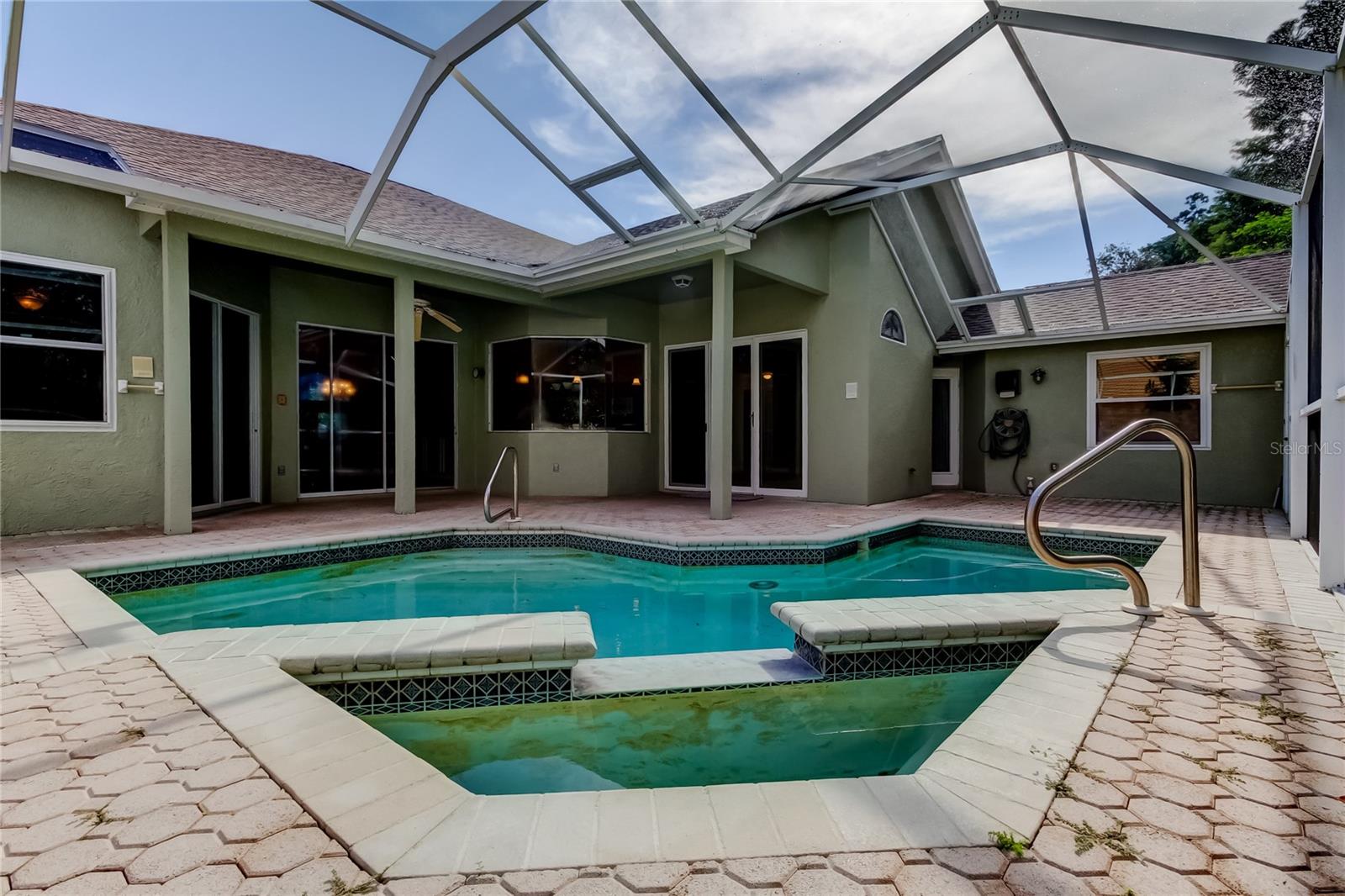 Listing photo id 44 for 2379 Azalea Drive