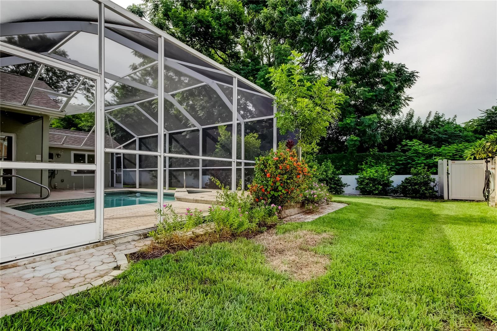 Listing photo id 45 for 2379 Azalea Drive