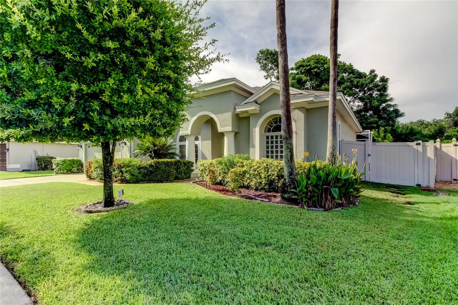 Listing photo id 46 for 2379 Azalea Drive