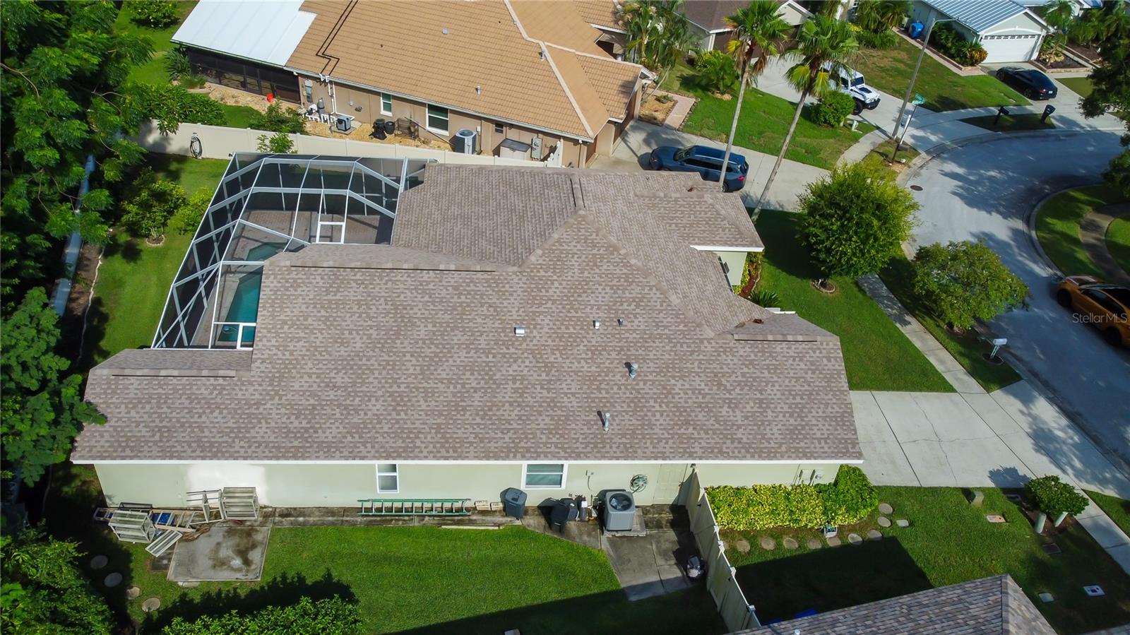 Listing photo id 48 for 2379 Azalea Drive