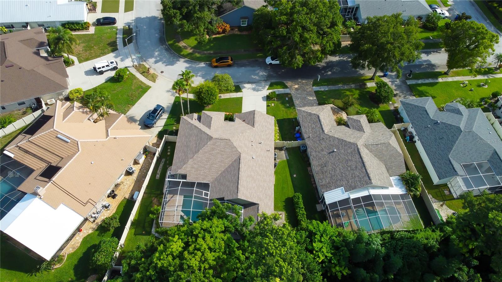 Listing photo id 52 for 2379 Azalea Drive