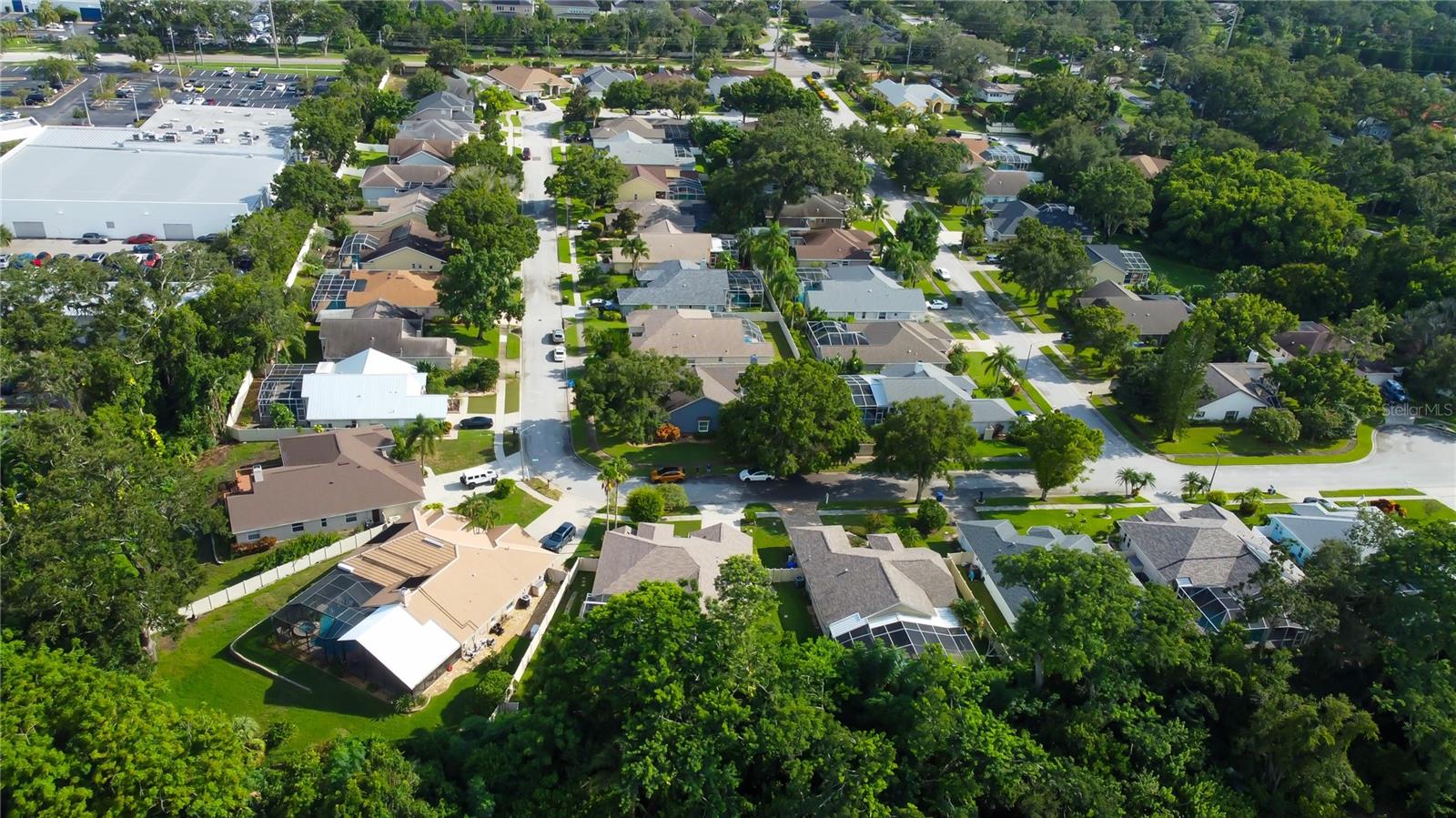 Listing photo id 53 for 2379 Azalea Drive