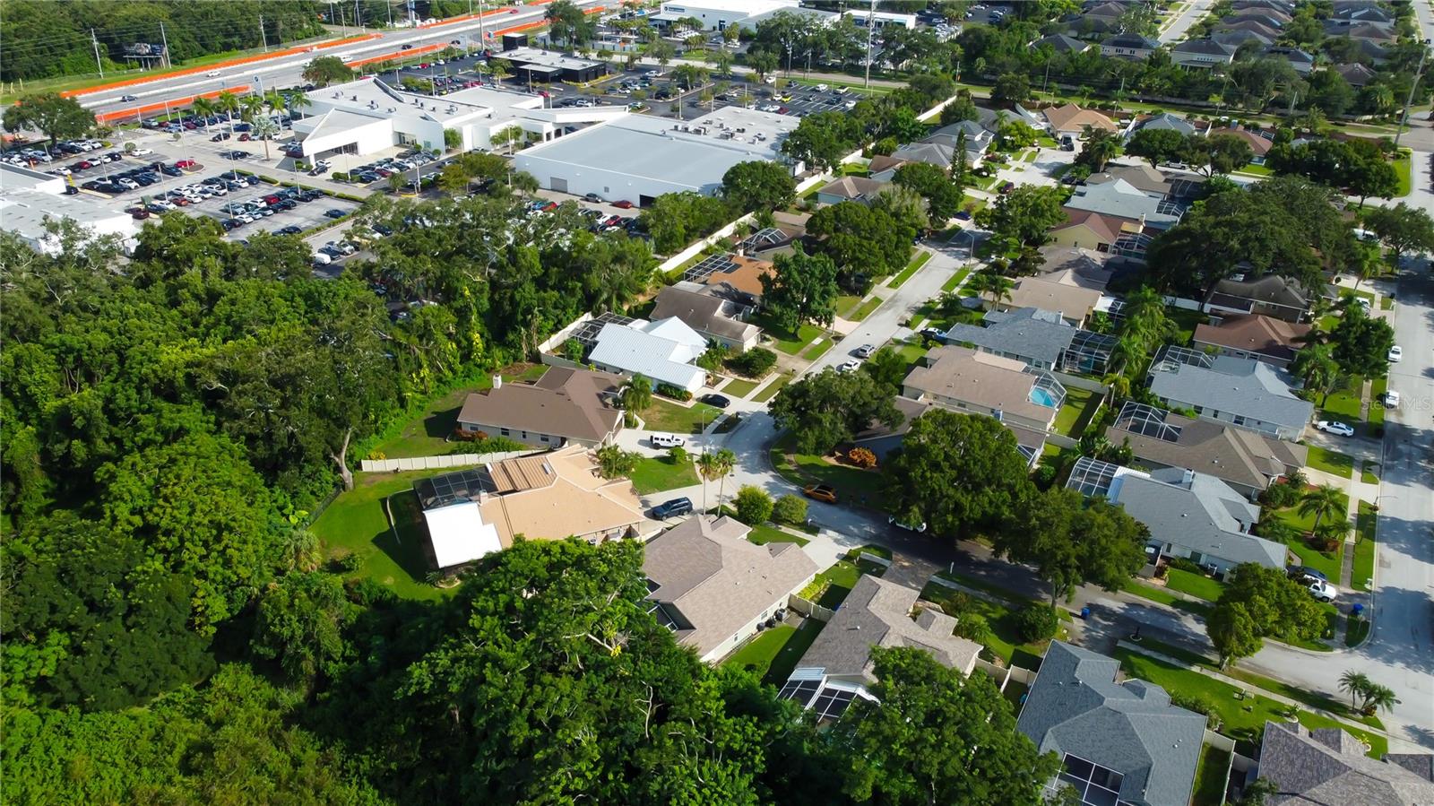Listing photo id 54 for 2379 Azalea Drive