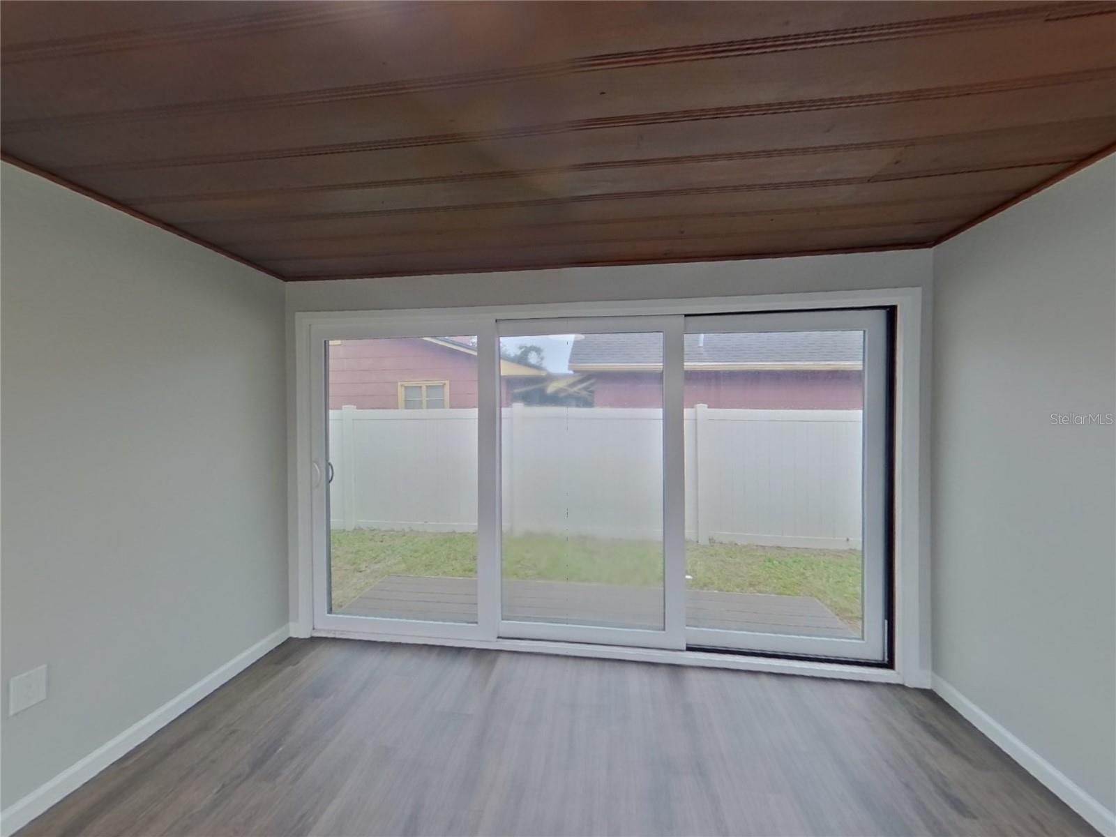 Image 11 of 12 For 3937 Dartmouth Avenue N