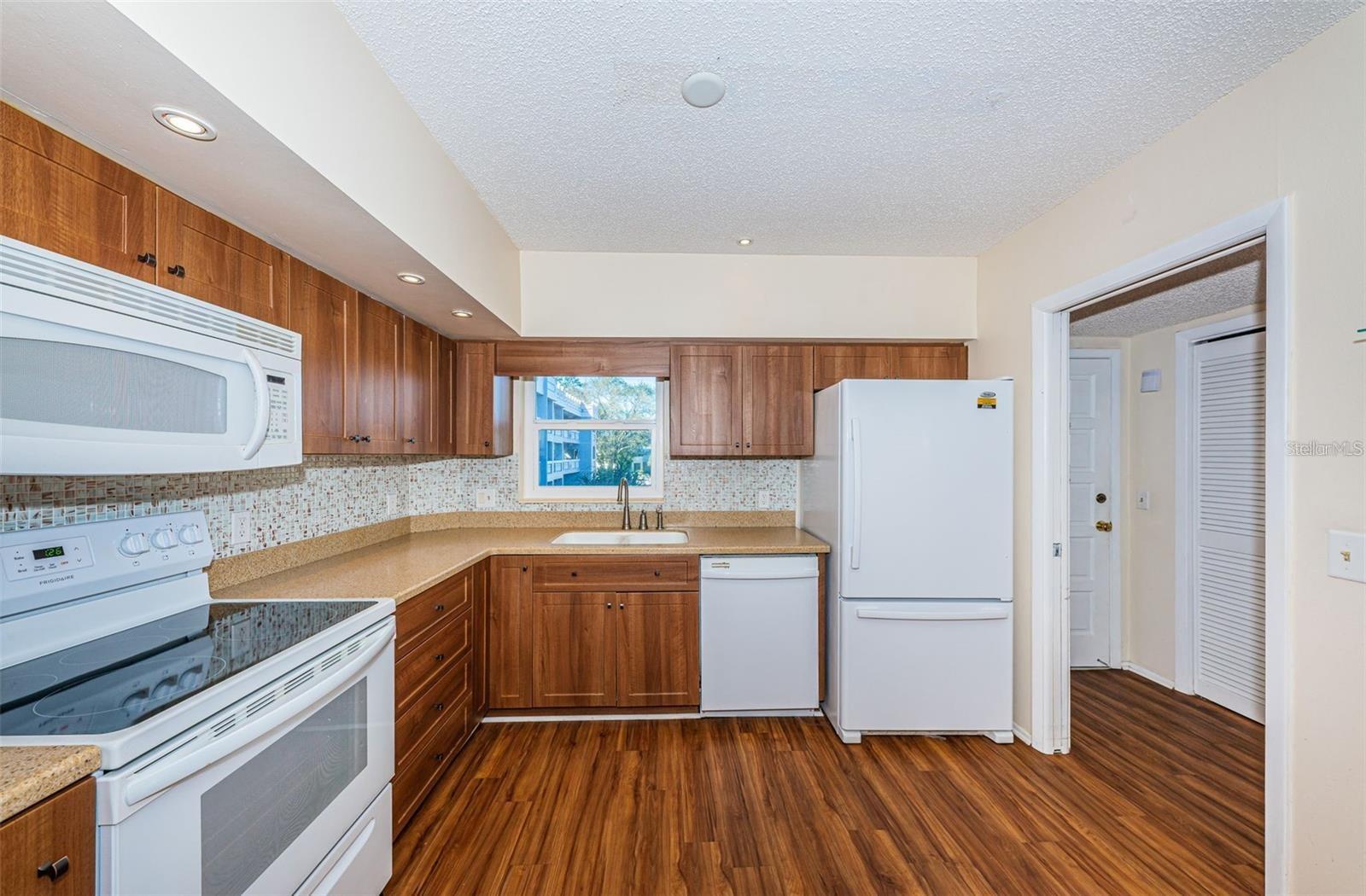 Image 7 of 52 For 2295 Americus Boulevard E 29
