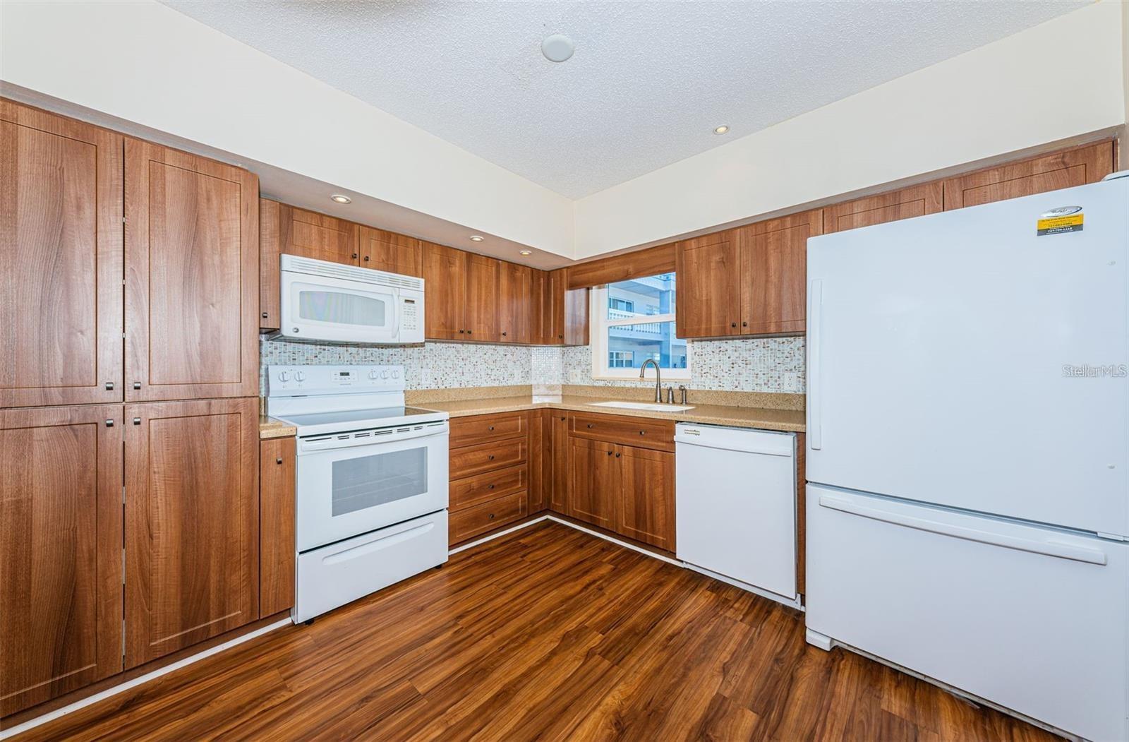 Image 8 of 52 For 2295 Americus Boulevard E 29