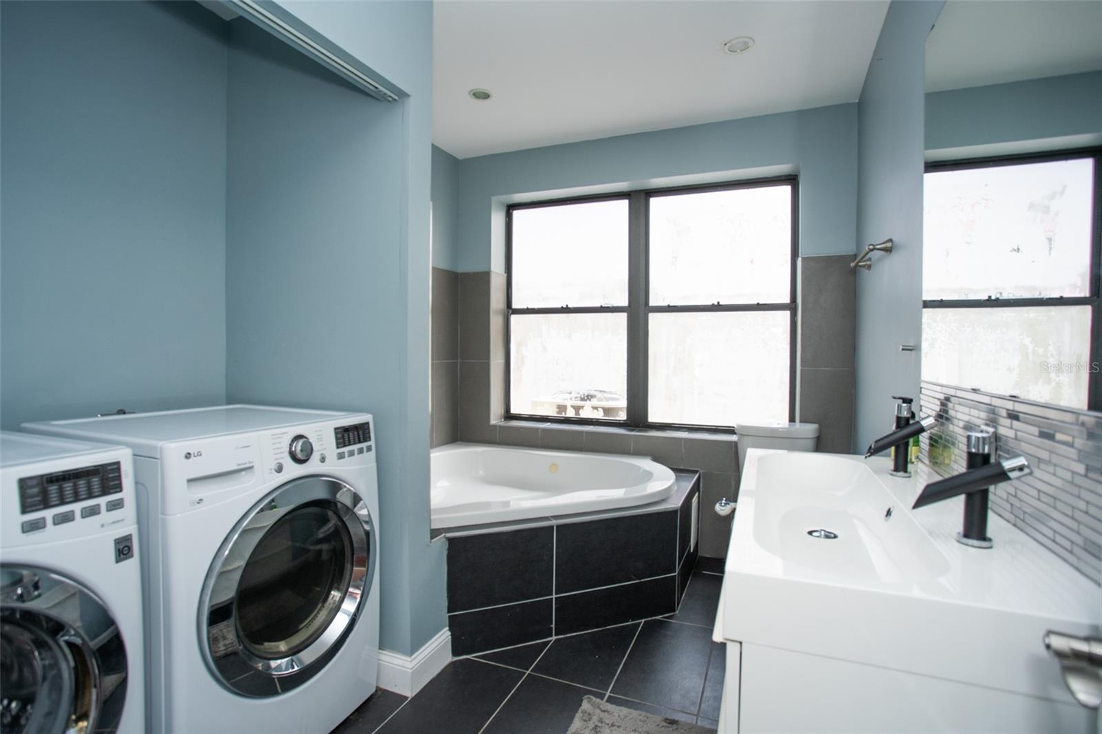 Image 12 of 36 For 1231 48th Street N