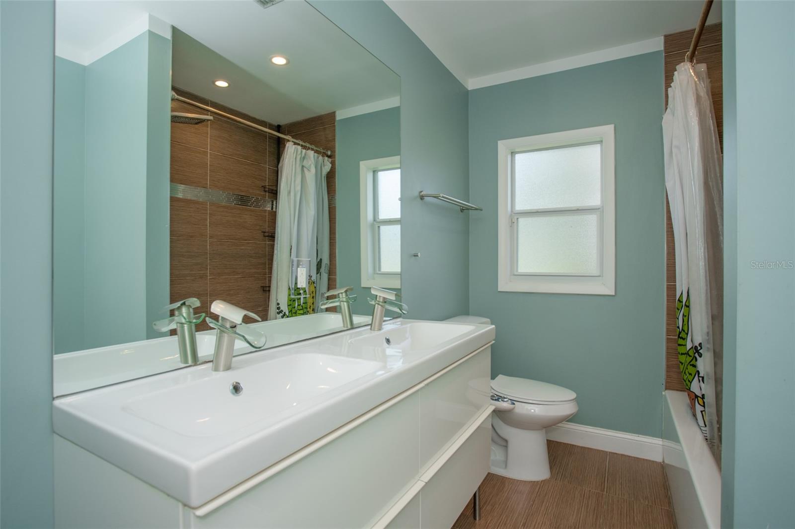 Image 16 of 36 For 1231 48th Street N
