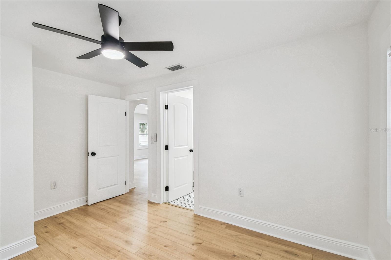 Image 13 of 26 For 2302 Idlewild Avenue