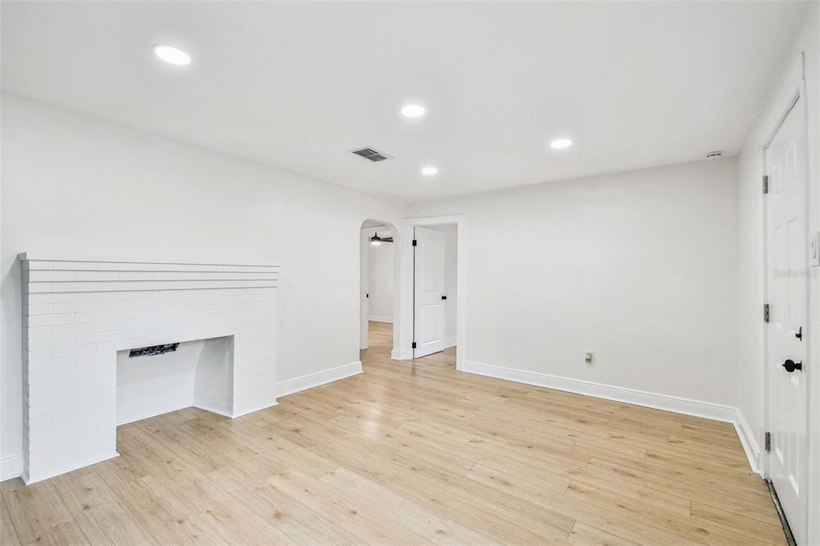 Image 5 of 26 For 2302 Idlewild Avenue