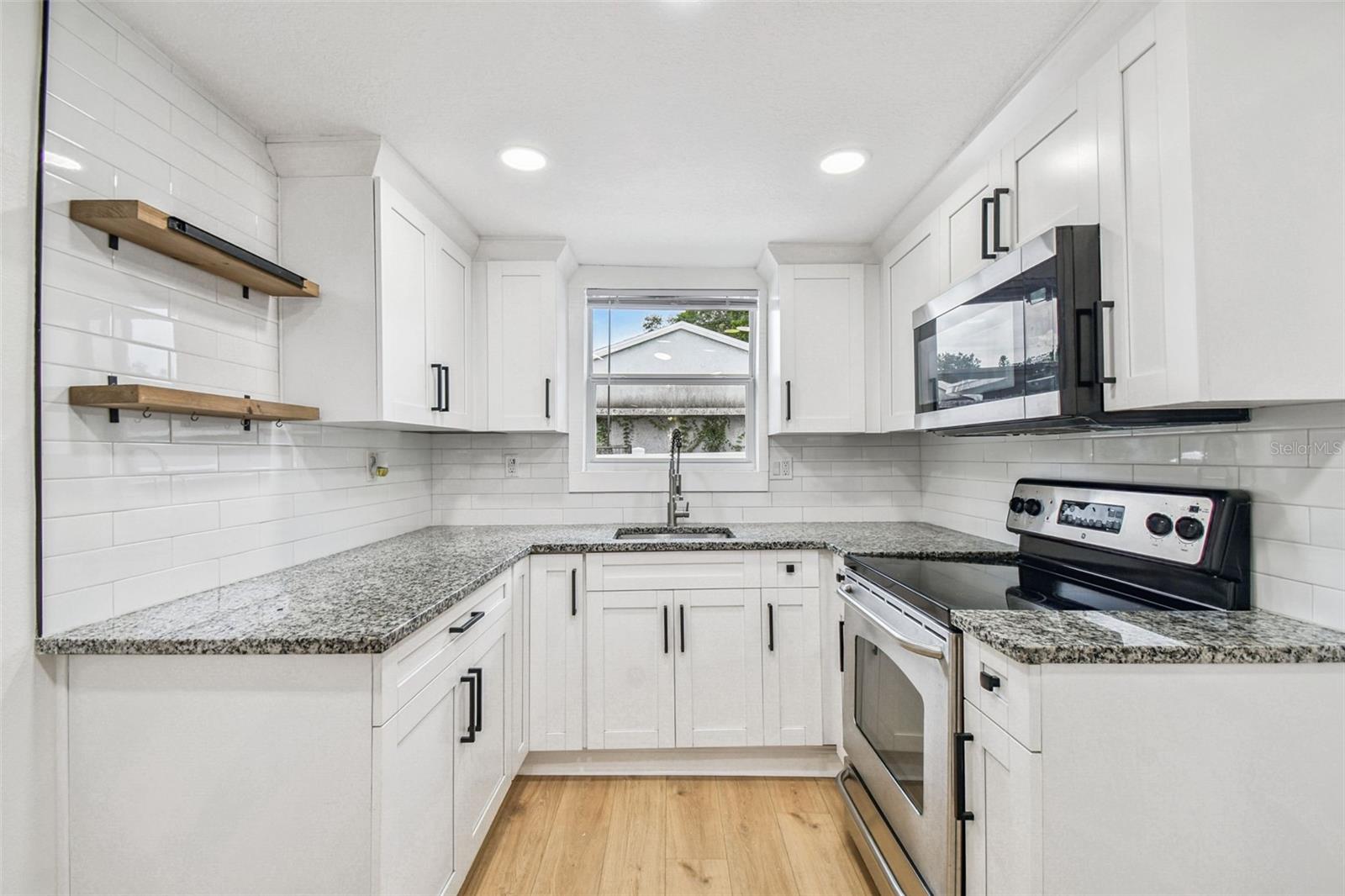 Image 6 of 26 For 2302 Idlewild Avenue