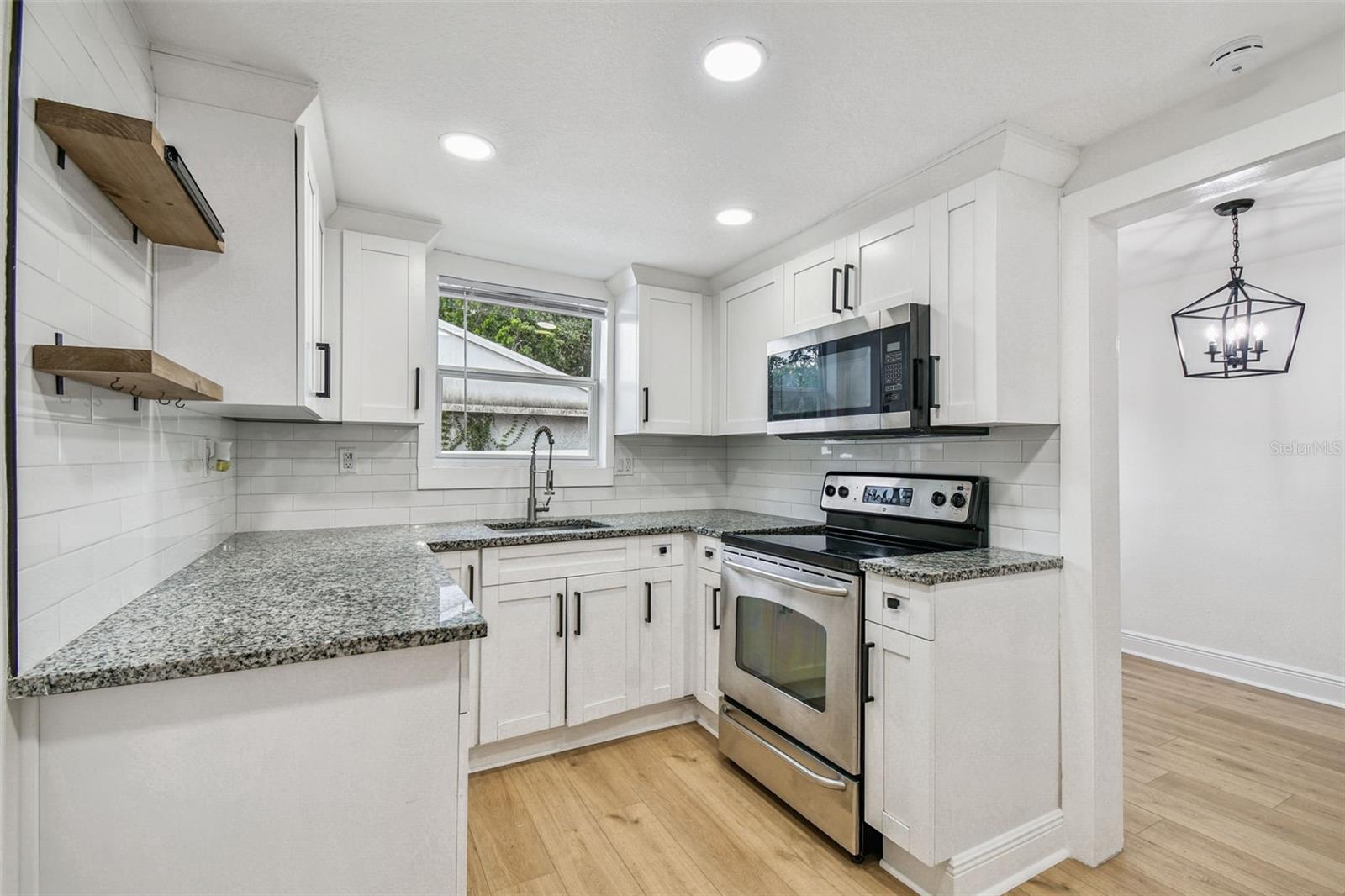 Image 7 of 26 For 2302 Idlewild Avenue