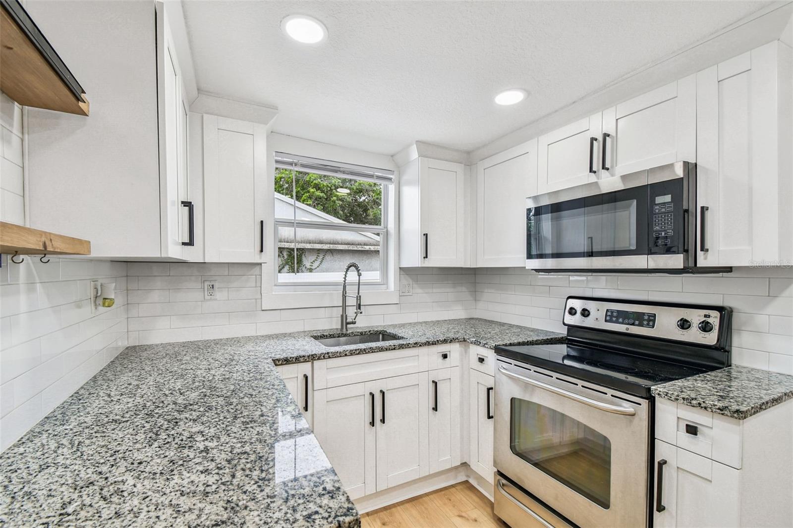 Image 8 of 26 For 2302 Idlewild Avenue