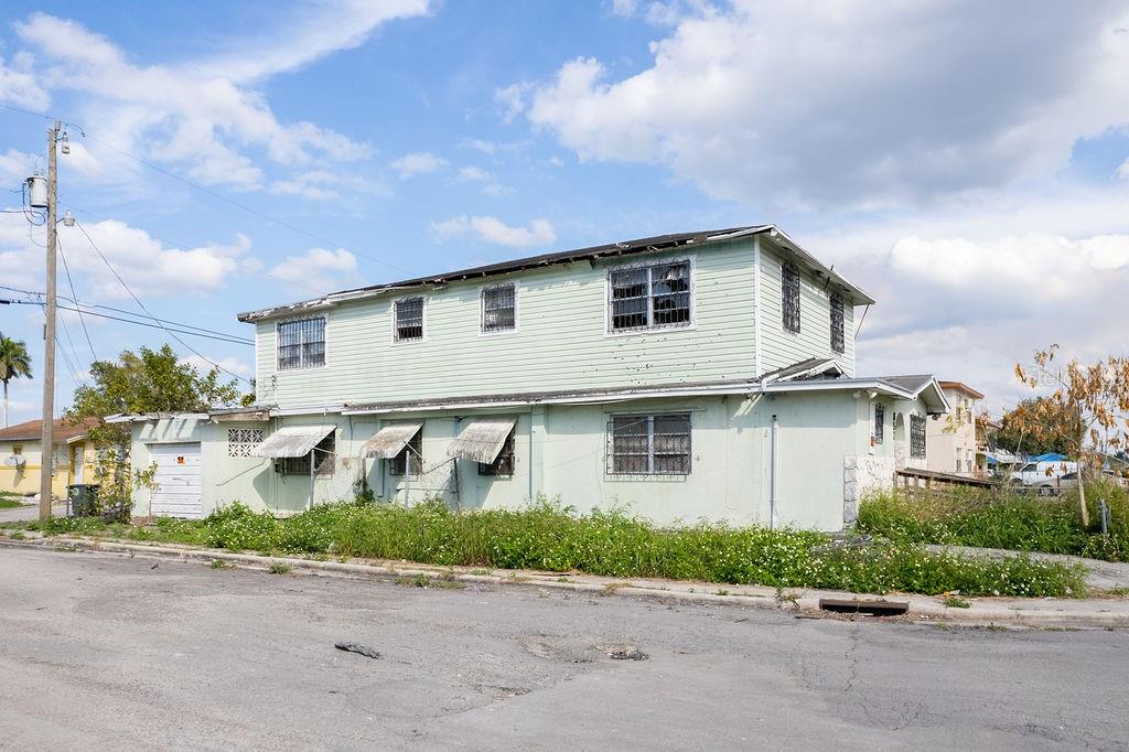 Image 37 of 44 For 857 Avenue C Place