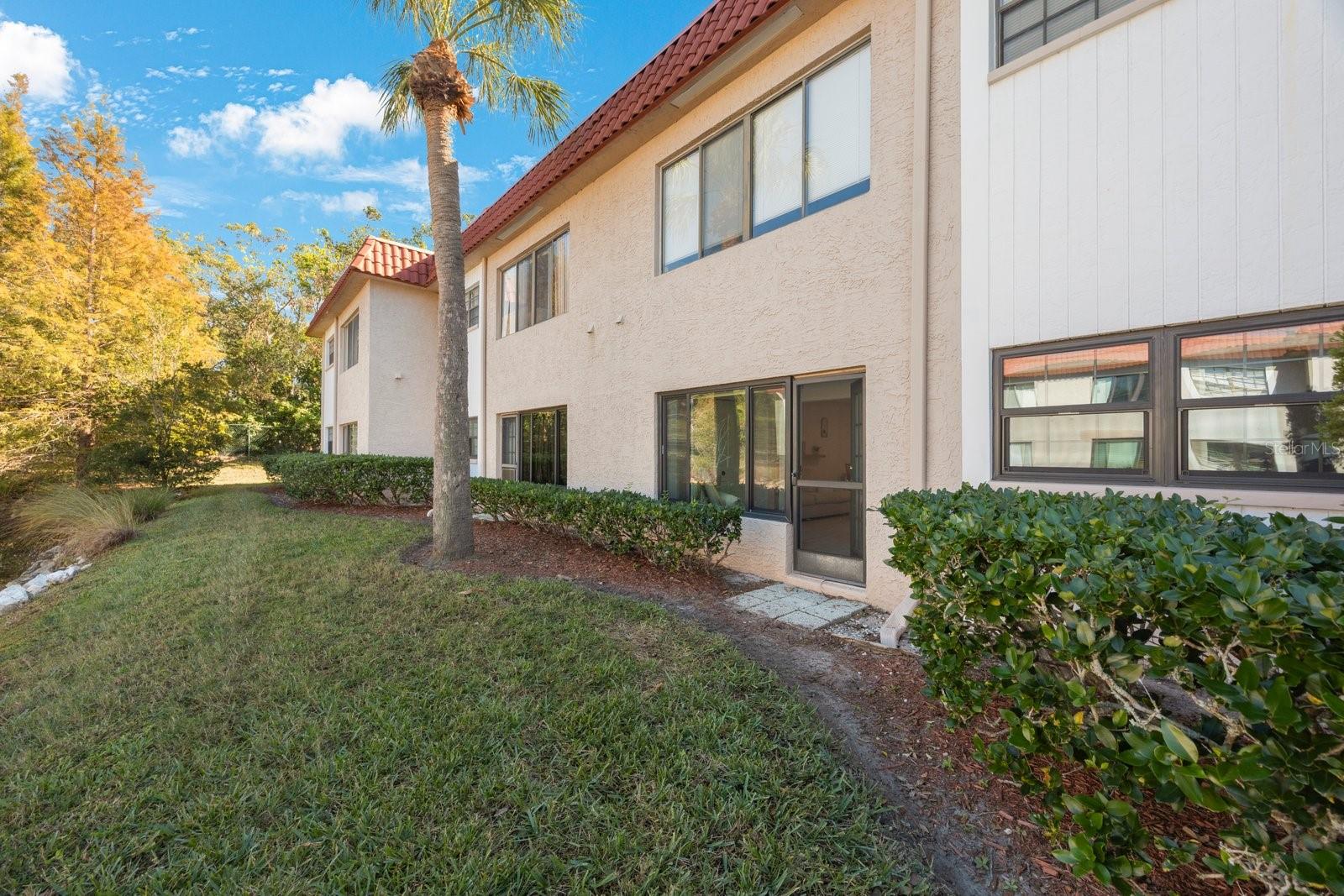 Image 20 of 38 For 1753 Belleair Forest Drive E4